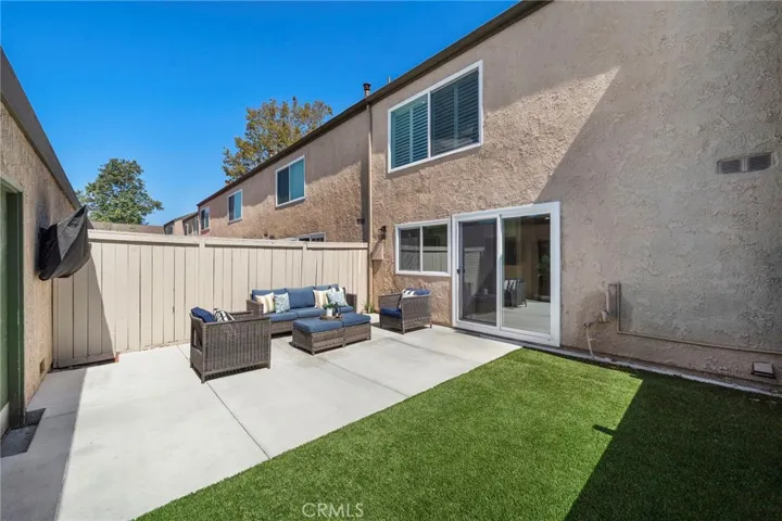 Creating an ideal outdoor living space for relaxing or entertaining
