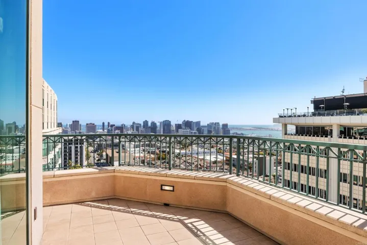 2500 6th Avenue Penthouse 3, San Diego, California 92103