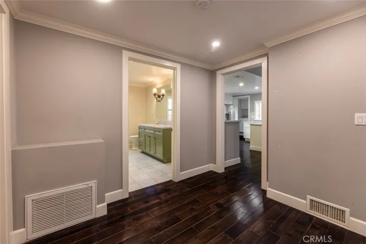 2021 Orchard Lane A, La Canada Flintridge, California 91011