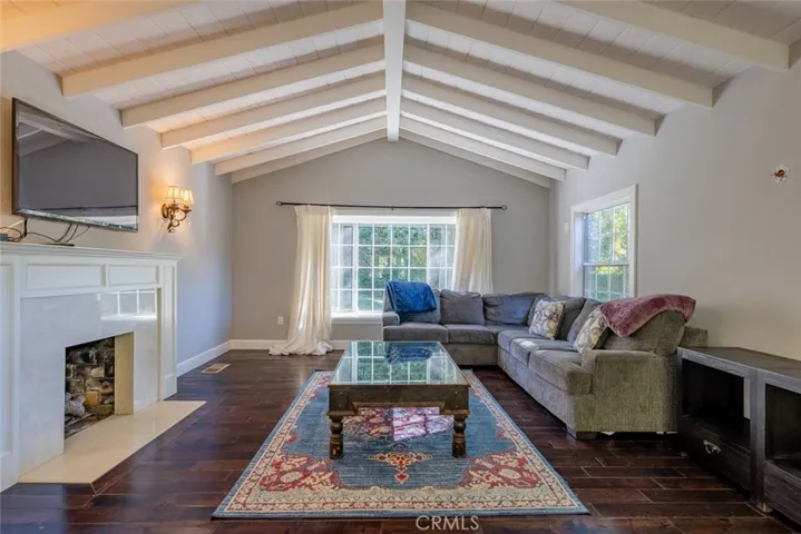 2021 Orchard Lane A, La Canada Flintridge, California 91011