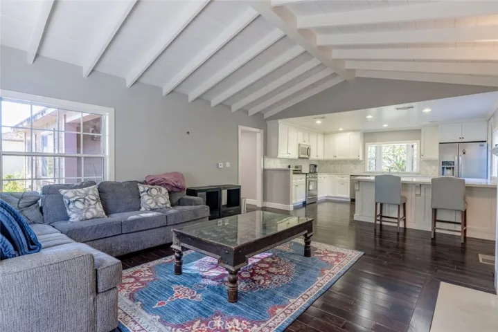 2021 Orchard Lane A, La Canada Flintridge, California 91011
