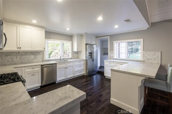 2021 Orchard Lane A, La Canada Flintridge, California 91011