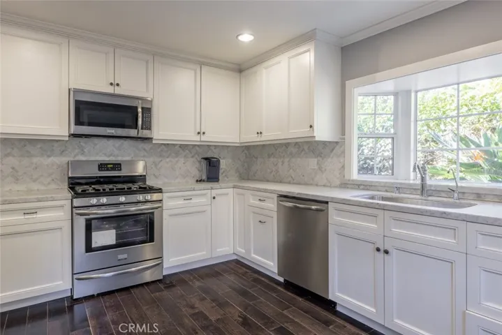 2021 Orchard Lane A, La Canada Flintridge, California 91011