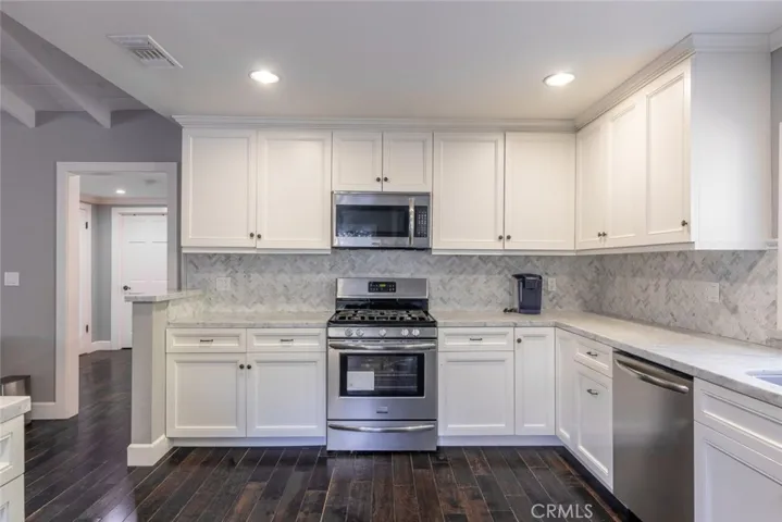 2021 Orchard Lane A, La Canada Flintridge, California 91011