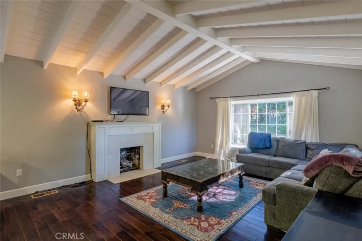 2021 Orchard Lane A, La Canada Flintridge, California 91011