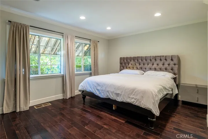 2021 Orchard Lane A, La Canada Flintridge, California 91011