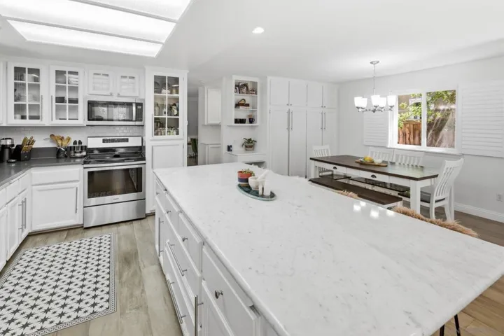 12027 Rue Des Amis, San Diego, California 92131