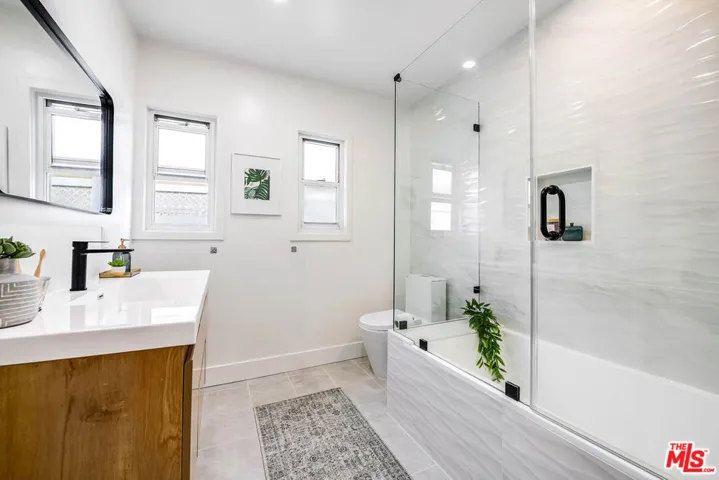 8729 Mcconnell Avenue, Los Angeles, California 90045