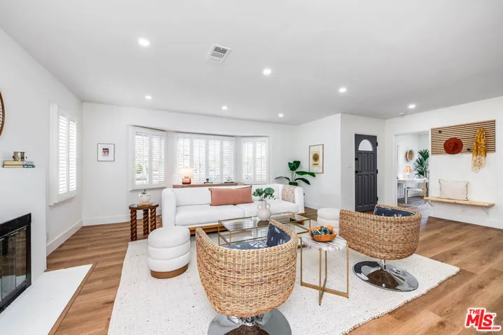 8729 Mcconnell Avenue, Los Angeles, California 90045