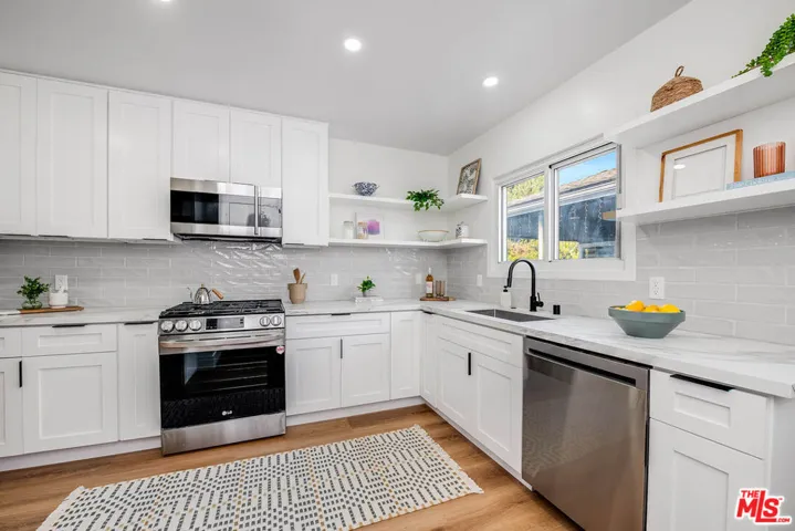 8729 Mcconnell Avenue, Los Angeles, California 90045