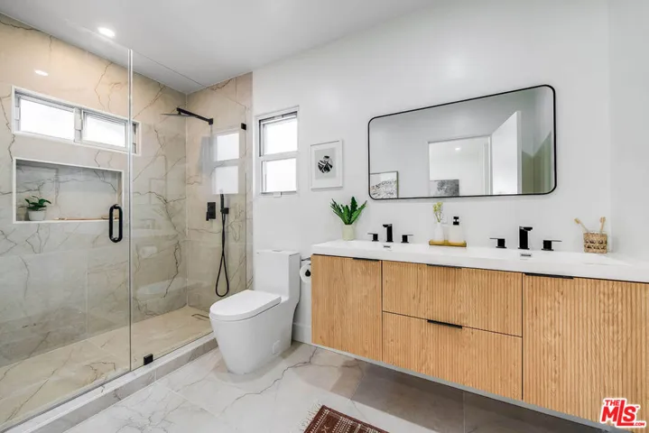 8729 Mcconnell Avenue, Los Angeles, California 90045