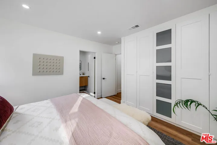 8729 Mcconnell Avenue, Los Angeles, California 90045