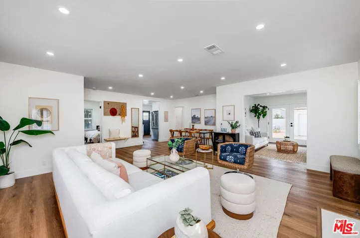 8729 Mcconnell Avenue, Los Angeles, California 90045