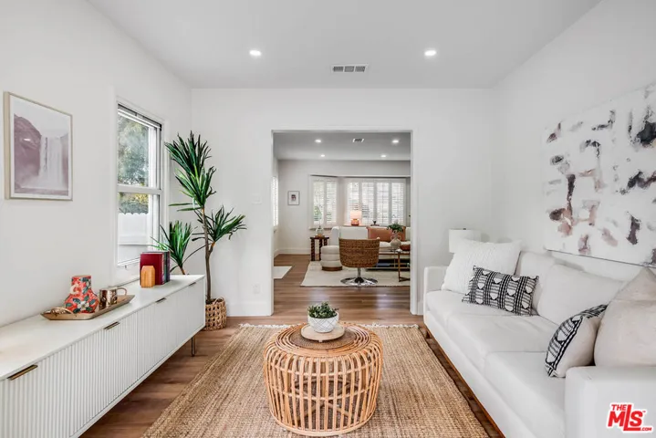 8729 Mcconnell Avenue, Los Angeles, California 90045
