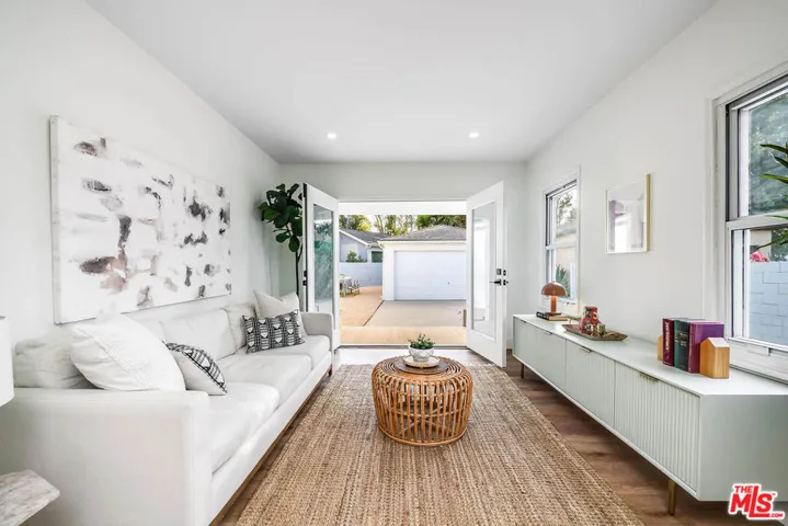 8729 Mcconnell Avenue, Los Angeles, California 90045