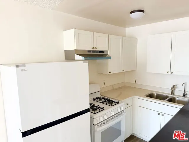 815 S Ardmore Avenue 201, Los Angeles, California 90005