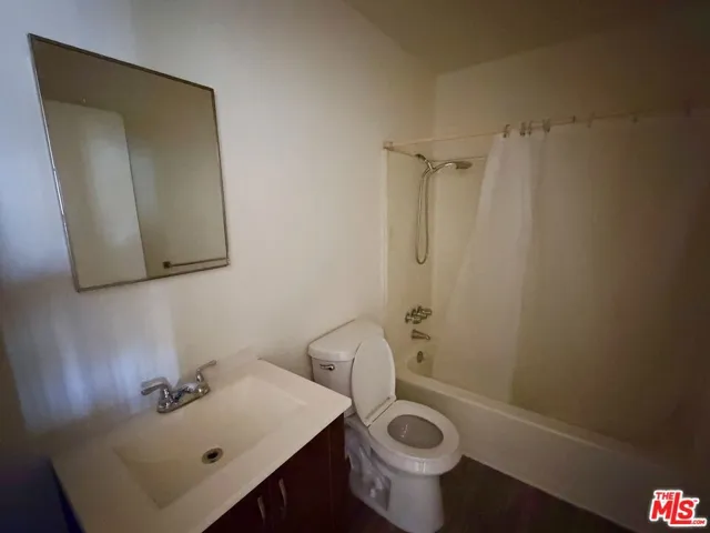 815 S Ardmore Avenue 201, Los Angeles, California 90005