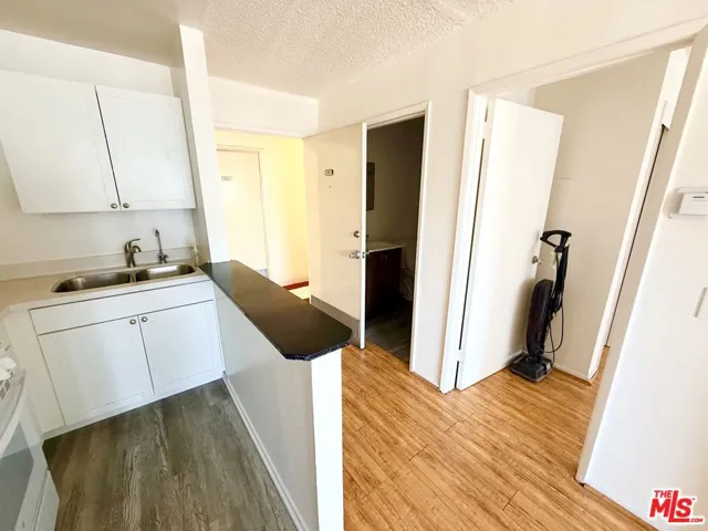 815 S Ardmore Avenue 201, Los Angeles, California 90005
