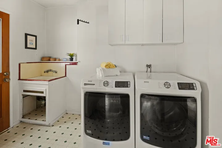 5849 W 76th Street, Los Angeles, California 90045