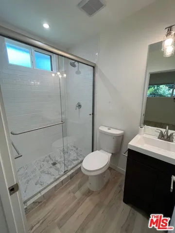 En-suite Bath 1