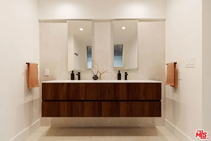 10837 Via Verona Street, Los Angeles, California 90077