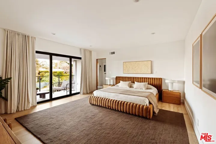 10837 Via Verona Street, Los Angeles, California 90077