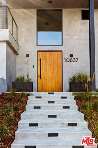 10837 Via Verona Street, Los Angeles, California 90077