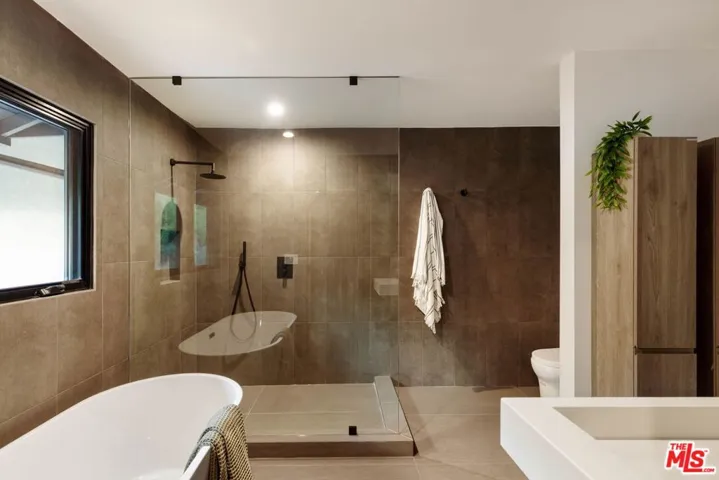 10837 Via Verona Street, Los Angeles, California 90077