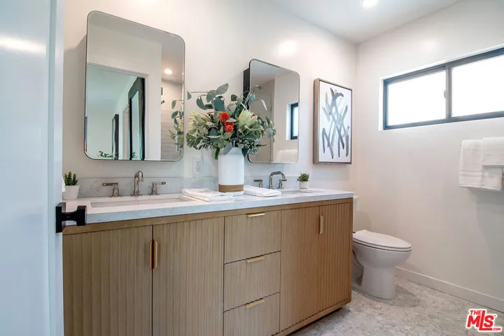 1145 S Crest Drive, Los Angeles, California 90035