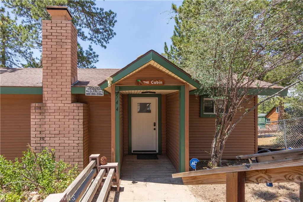 544 Vista Ln