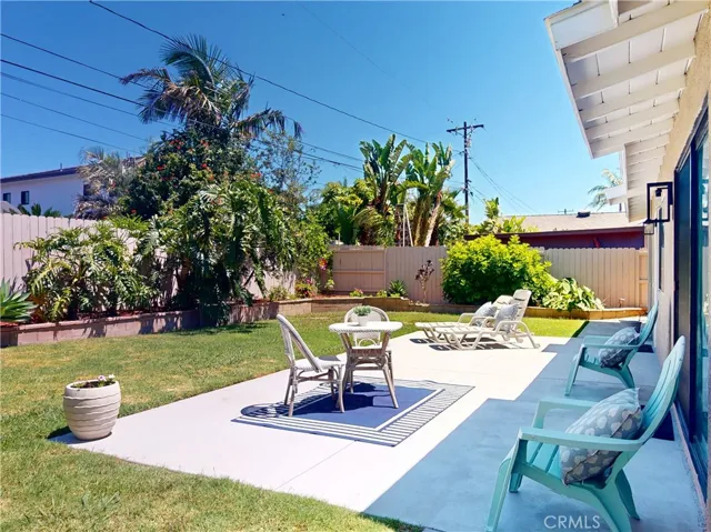 Large backyard. Great for entertaining
