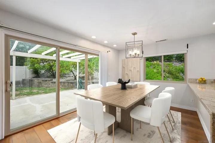 https://zimg.paragon.ice.com/ParagonImages/Property/PA/SDMLS/-528011/10/533/400/ba182c6b76dacc3ceef50eed5d86c60b/3/9b0b08780c1d3dbf3adf4d260185156c/-528011-f70d60b0-edab-495d-b3ec-8eb0adb1934a.JPG