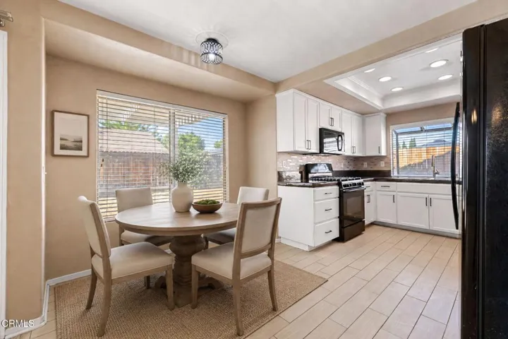 24-web-or-mls-Informal Dining Area