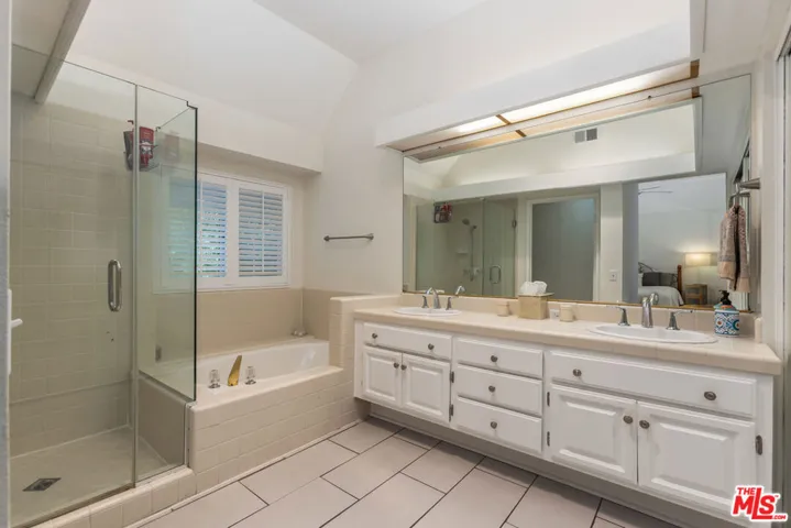 20950 Oxnard Street 10, Los Angeles, California 91367