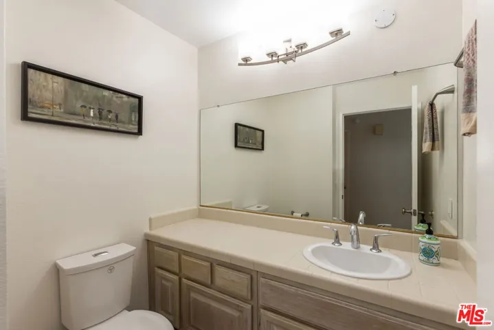 20950 Oxnard Street 10, Los Angeles, California 91367