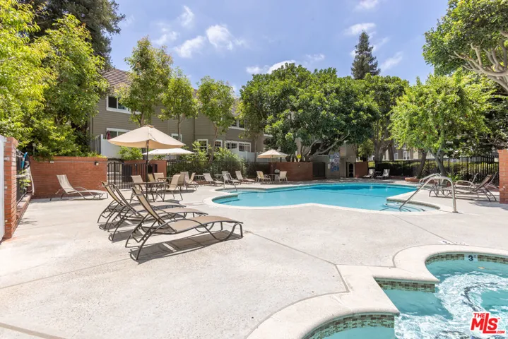 20950 Oxnard Street 10, Los Angeles, California 91367