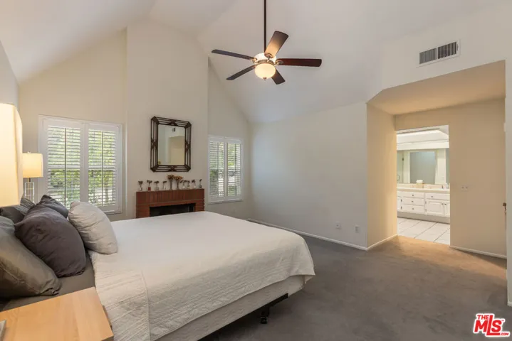 20950 Oxnard Street 10, Los Angeles, California 91367