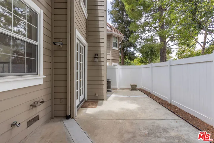 20950 Oxnard Street 10, Los Angeles, California 91367