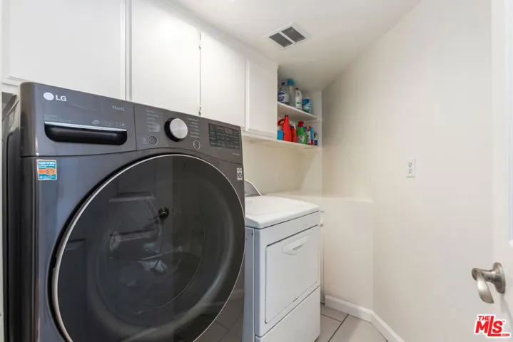 20950 Oxnard Street 10, Los Angeles, California 91367