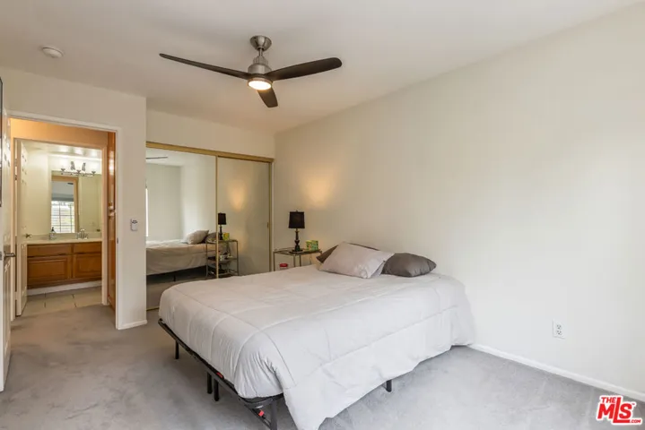 20950 Oxnard Street 10, Los Angeles, California 91367