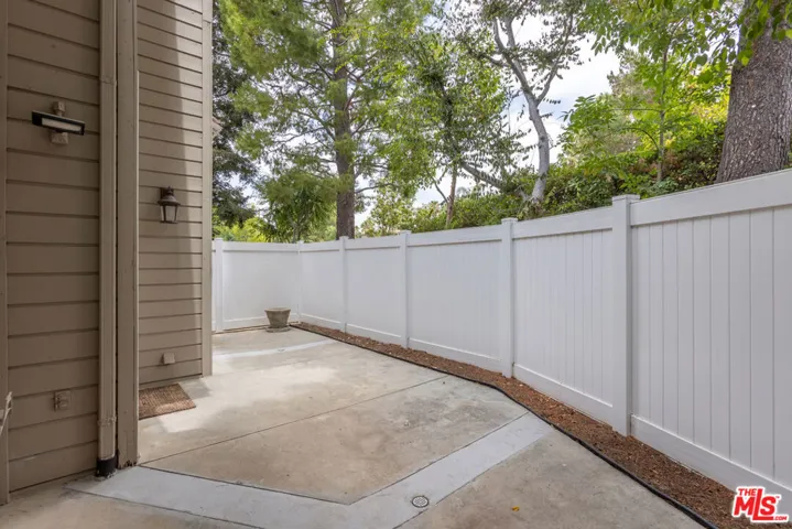 20950 Oxnard Street 10, Los Angeles, California 91367