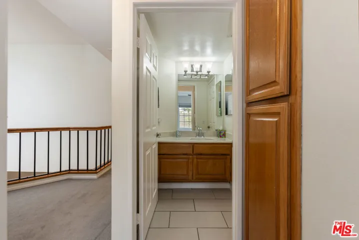 20950 Oxnard Street 10, Los Angeles, California 91367