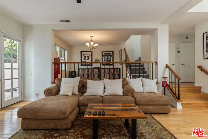 20950 Oxnard Street 10, Los Angeles, California 91367