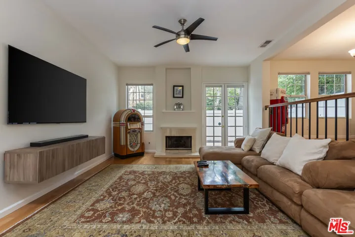 20950 Oxnard Street 10, Los Angeles, California 91367
