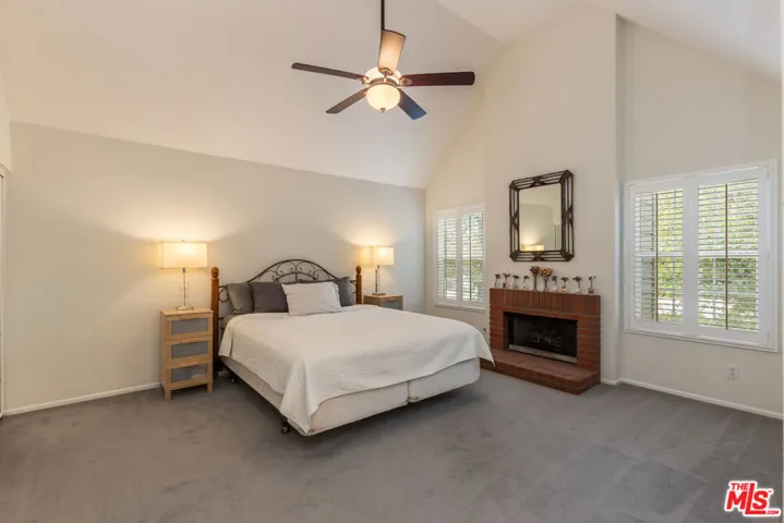 20950 Oxnard Street 10, Los Angeles, California 91367