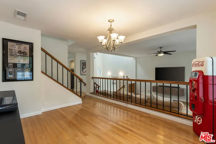 20950 Oxnard Street 10, Los Angeles, California 91367