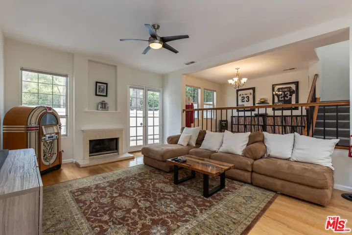 20950 Oxnard Street 10, Los Angeles, California 91367