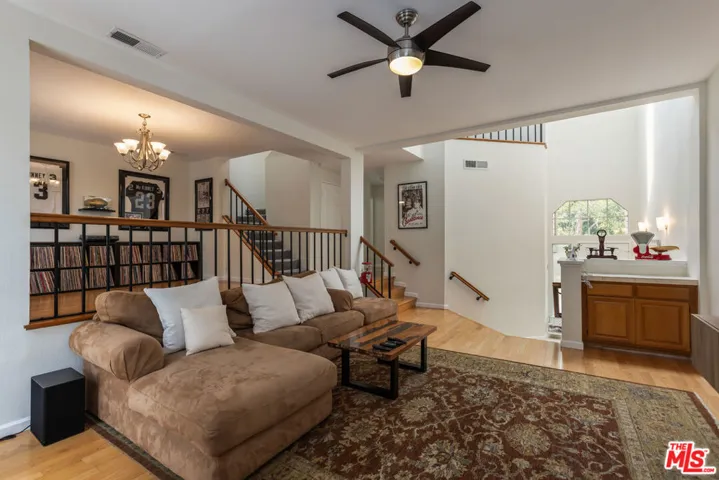 20950 Oxnard Street 10, Los Angeles, California 91367
