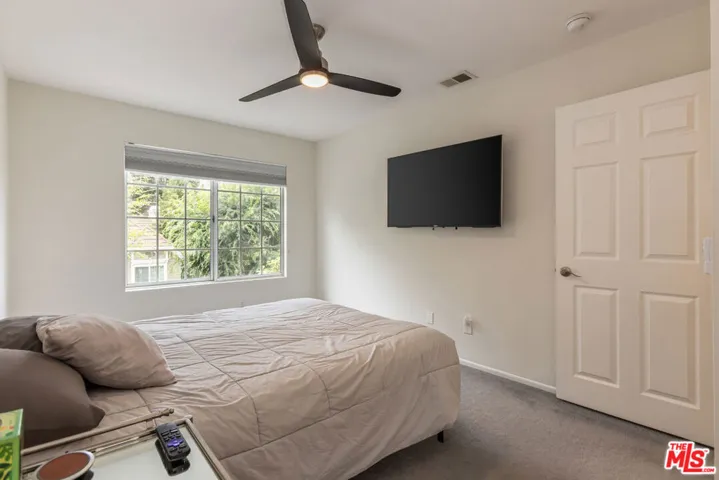 20950 Oxnard Street 10, Los Angeles, California 91367
