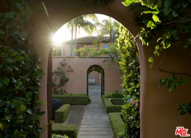 660 /670 Buena Vista Drive, Montecito, California 93108